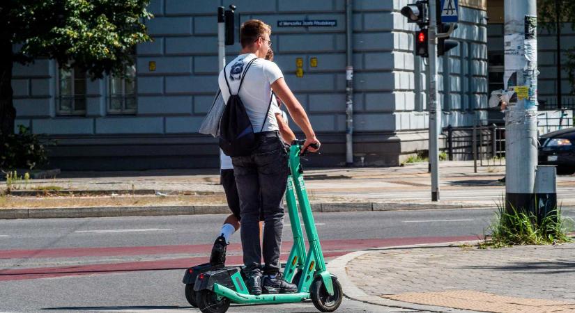 Belehalt sérüléseibe egy elektromos rollerrel elgázolt nő