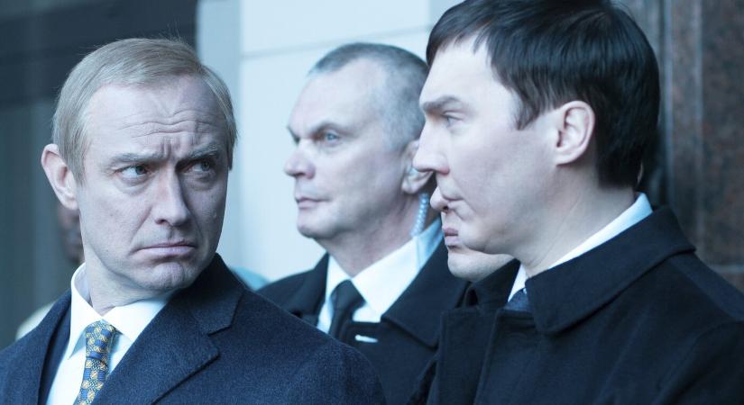 Jude Law Putyinként vonult be Velencébe