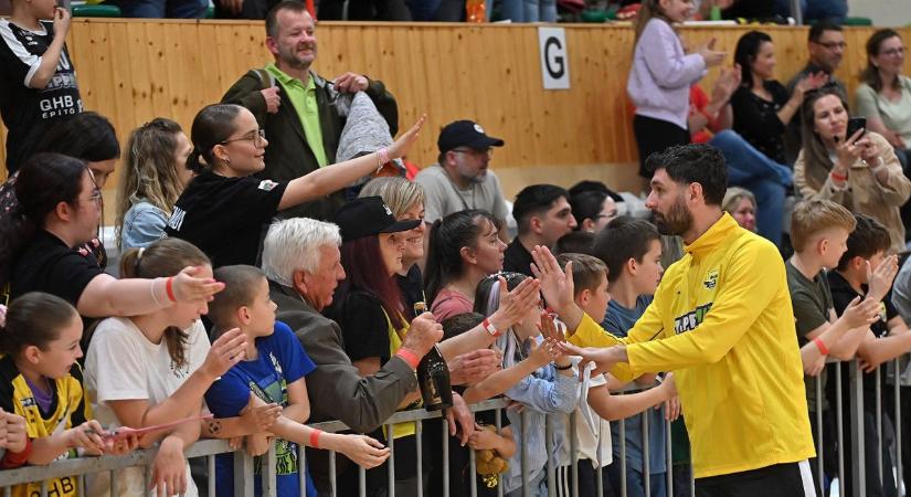 Kézről közre: szurkolói ankét és nyílt edzés Egerben