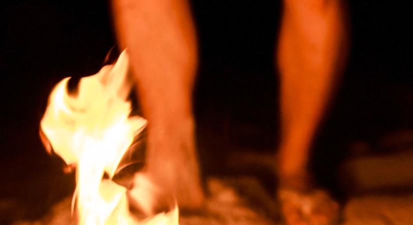 „Égjetek kutyák!” – Molotov-koktélt dobott a fia házára