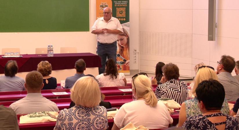 A műszaki pálya volt fókuszban a Debreceni Egyetem konferenciáján