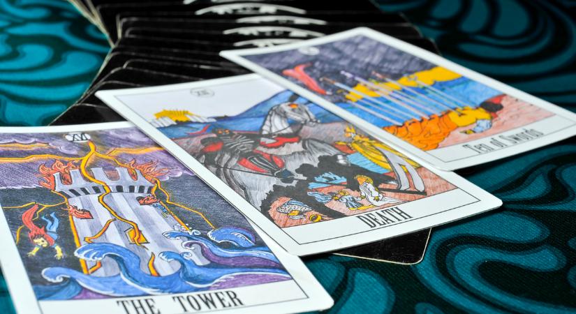 Melyik tarot lap jellemzi most az életedet, csillagjegyed szerint?