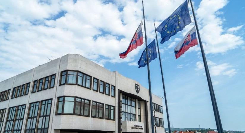 1600 euró felett az átlagbér a szomszédban, az összes ágazatban nőttek a fizetések
