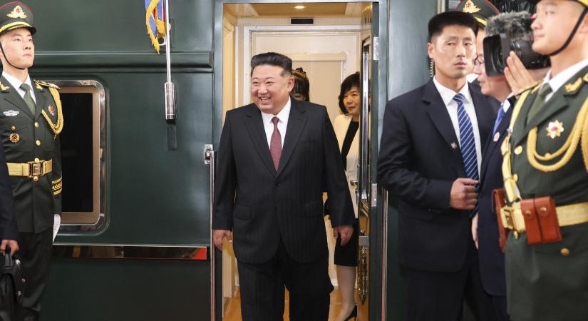 Szijjártó Péter már úton van Pekingbe