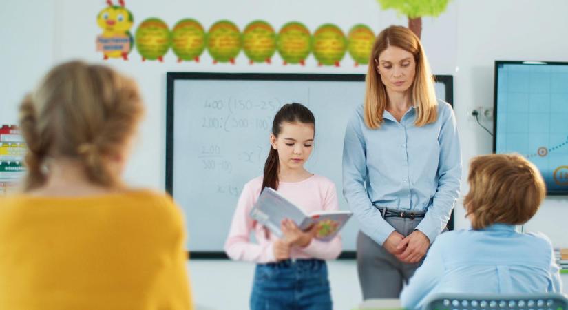 Gyereknek és felnőttnek is hatalmas stressz, ha nyilvánosan kell megszólalni, Magyarországon még rosszabb a helyzet