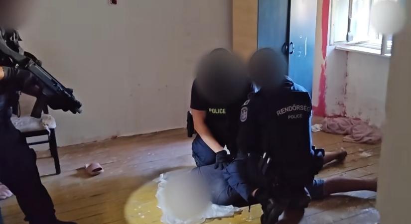 Videó: így fogták el a kommandósok a miskei kislány meggyilkolásával gyanúsított férfit
