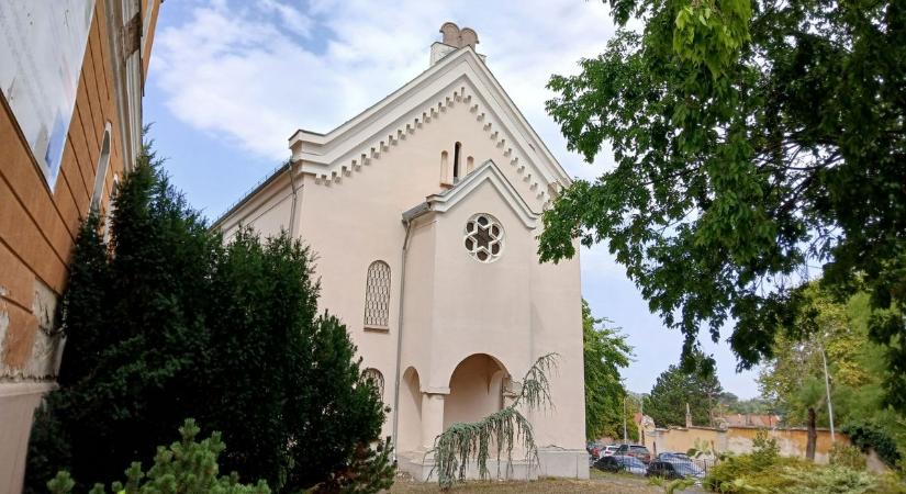 Egy város rejtett múltja: hogyan őrizte meg a tatai zsinagóga a történelem lenyomatait fotók, videó