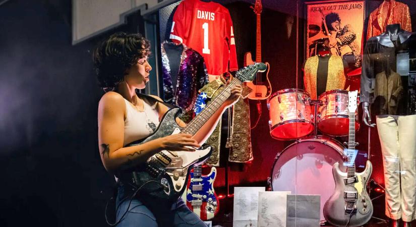 A legnagyobb rockkincseket őrzi, a Sex Pistols szerint mégis olyan, mint húgy a borban