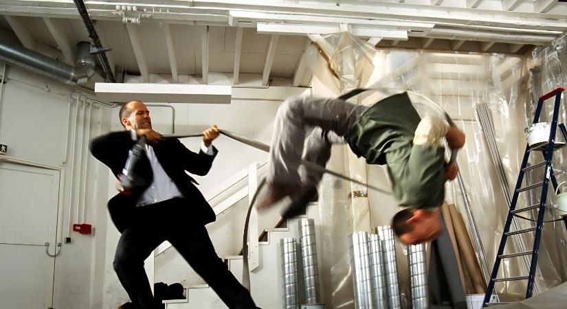 Ennél fordulatosabb és izgalmasabb akciófilmje régen volt Jason Stathamnek, maga a feszültség és adrenalin