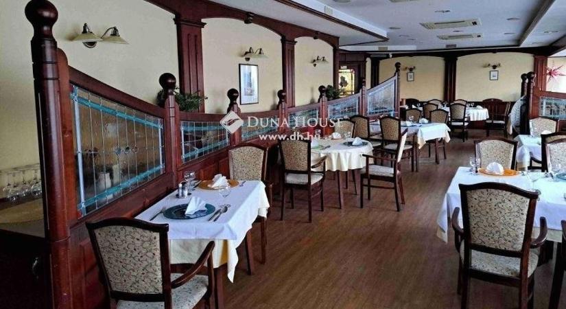 Még mindig eladó a győri belvárosi étterem, közel az Árkádhoz - fotók
