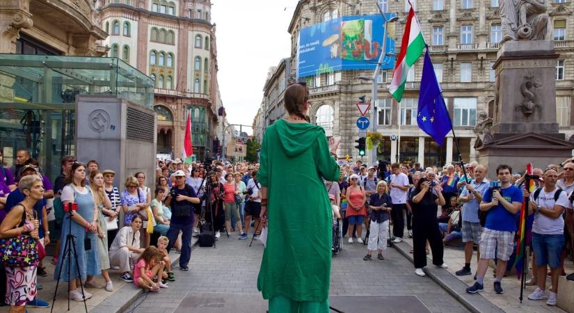 Hivatalosan is beindult a politikai szezon: Hadházy újra tüntet