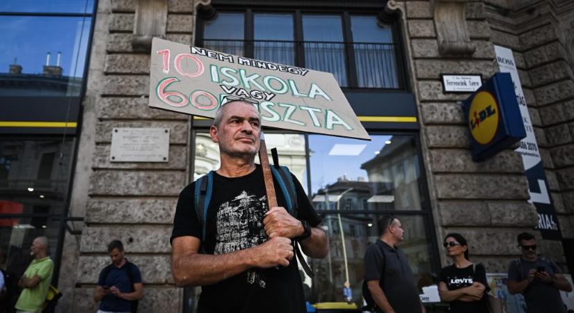Hadházy ismét Budapesten tüntetett – elmondta, mit tenne, ha az ellenzék vezére lenne