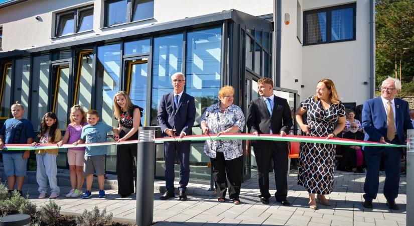 Soltész Miklós államtitkár adta át az új bakonynánai tornacsarnokot