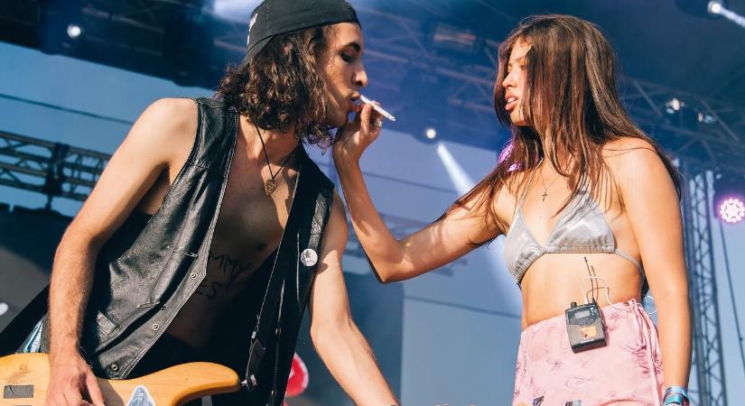 „Besúgók és provokátorok, koncert közben sose gondolok rátok”
