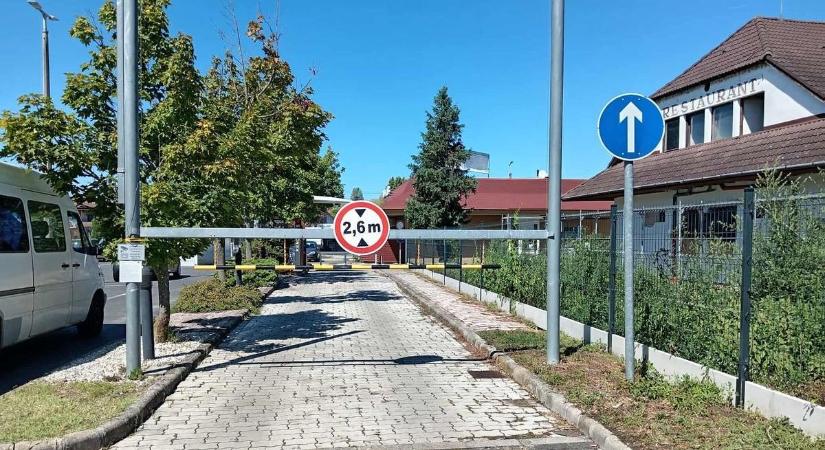 Hirtelen bezárt a népszerű gyorsétterem a Balatonnál