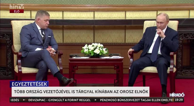 Kétoldalú megbeszélést tartott Pekingben a kínai elnök és az orosz államfő  videó