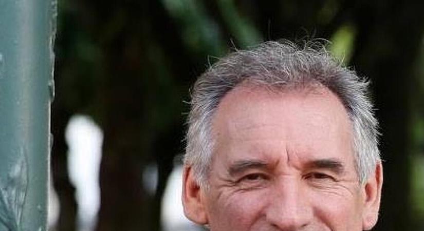 A francia szélsőjobboldali Nemzeti Tömörülés párt előrehozott választásokat sürget