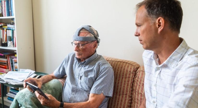 Három percig kell ülni a kanapén, az új teszt megmondja, ki lehet Alzheimer-kóros