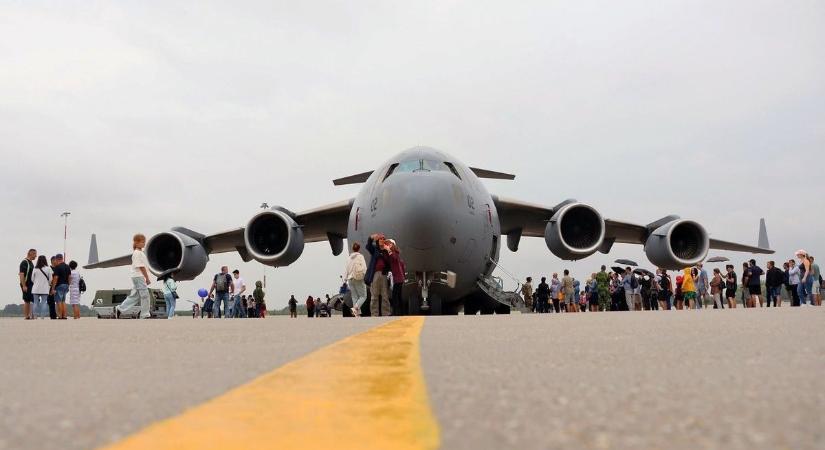 C-17-essel a Balaton fölött ( videó)
