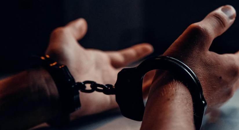 Hullanak a fejek Zelenszkij csapatában: most egy magas rangú tábornokról derült ki, hogy enyves a keze