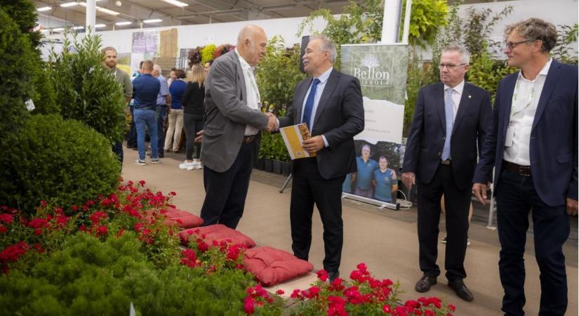 Több pályázati lehetőséggel is támogatja az agrártárca a díszkertészeket