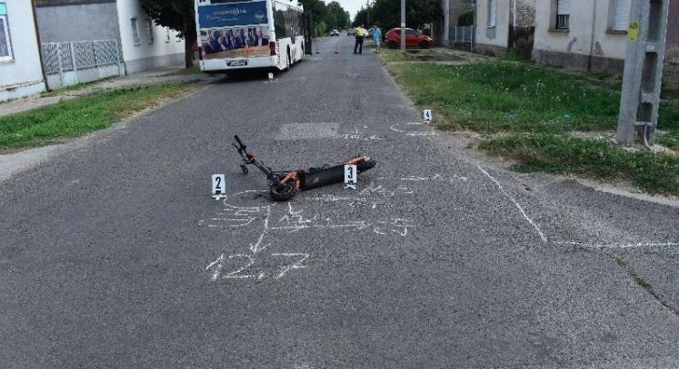 Elektromos roller gázolt el egy kétéves gyermeket Pápán