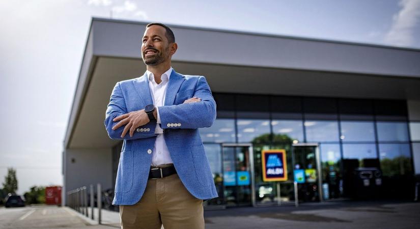 Váratlan bejelentést tett az Aldi Magyarország vezére: megváltozik az összes bolt nyitvatartása – az üvegvisszaváltást sem hagyja annyiban