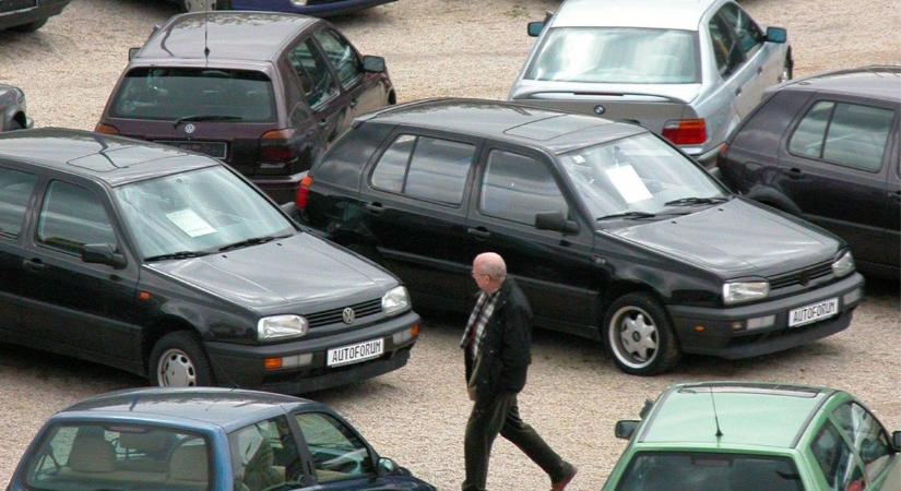 Újabb negatív rekord: soha nem voltam még ilyen öregek a magyar autók