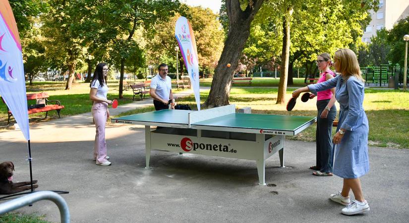 Újra pattoghat a pingponglabda az Arany János téren