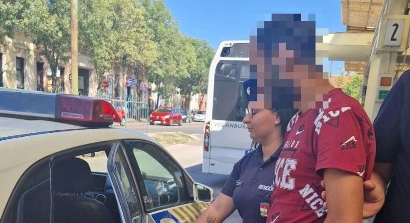 Razzia a hevesi buszpályaudvaron: hat embert vittek el a rendőrök!
