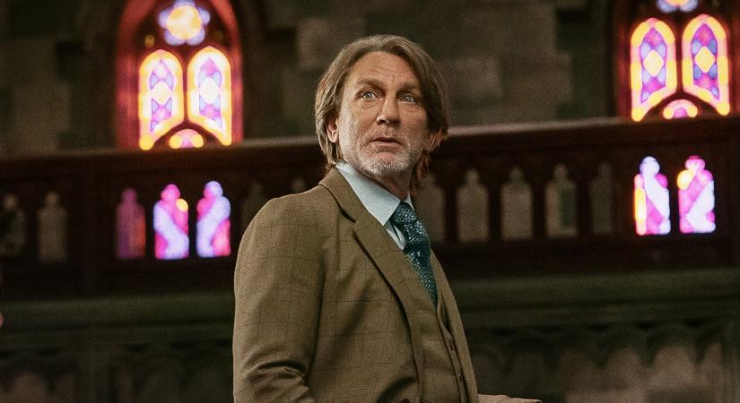 A címéhez tökéletesen passzoló posztert kapott a Tőrbe ejtve második folytatása, amiben visszatér Daniel Craig nyomozója