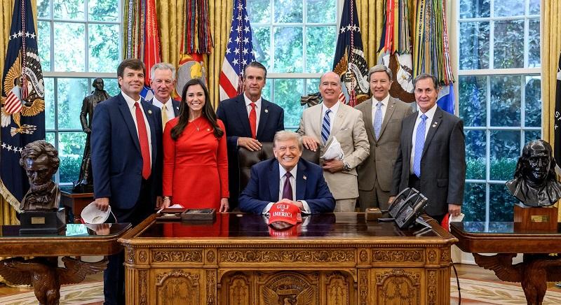 Trump cáfolta saját halálhírét – Fontos bejelentéseket tett (VIDEÓ)