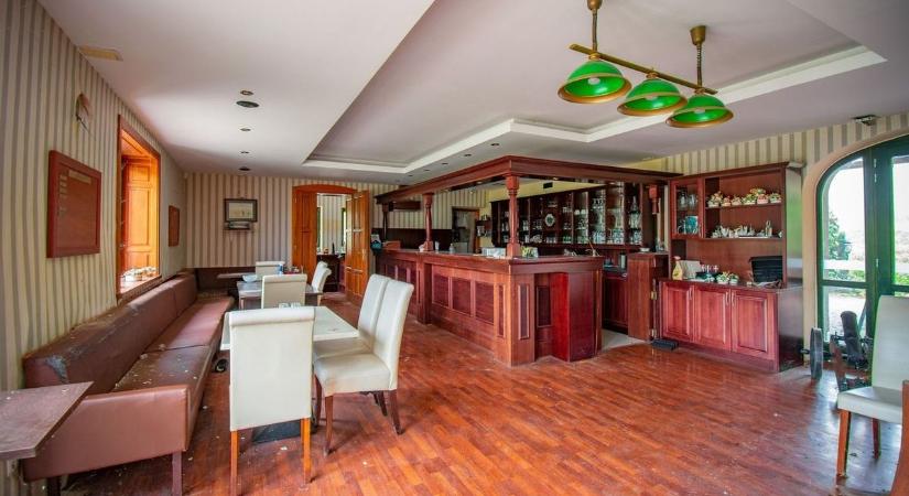 A balatoni golfklubot széthordták, itt vannak az utolsó fotók a már elhagyott, de még nem kifosztott helyről