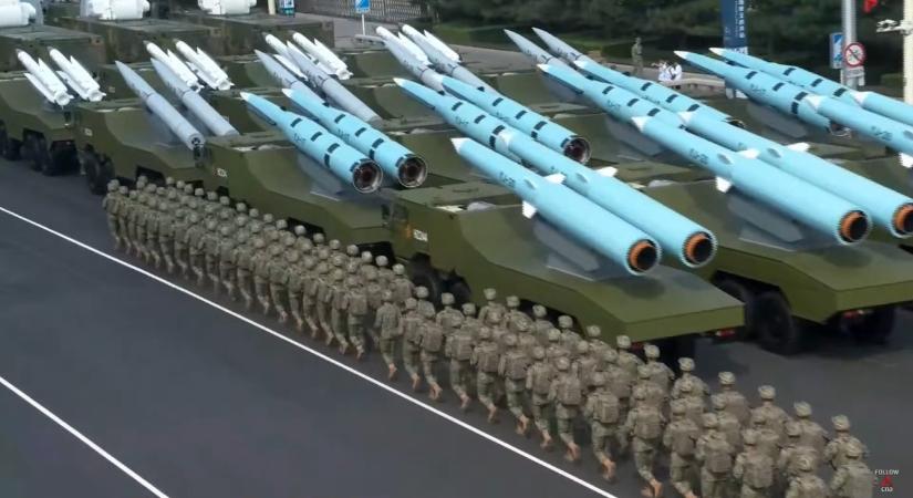 Hszi Csin-Ping: a kínai nemzet nagy felemelkedése megállíthatatlan – videó a katonai eszközökről