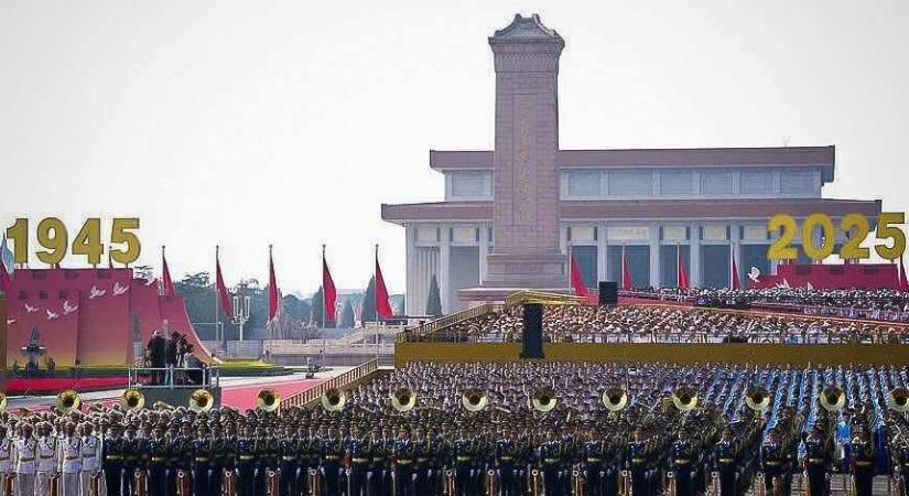 Giga katonai parádéval várta Putyint és Kim Dzsongünt a Mao-zubbonyba bújt kínai elnök