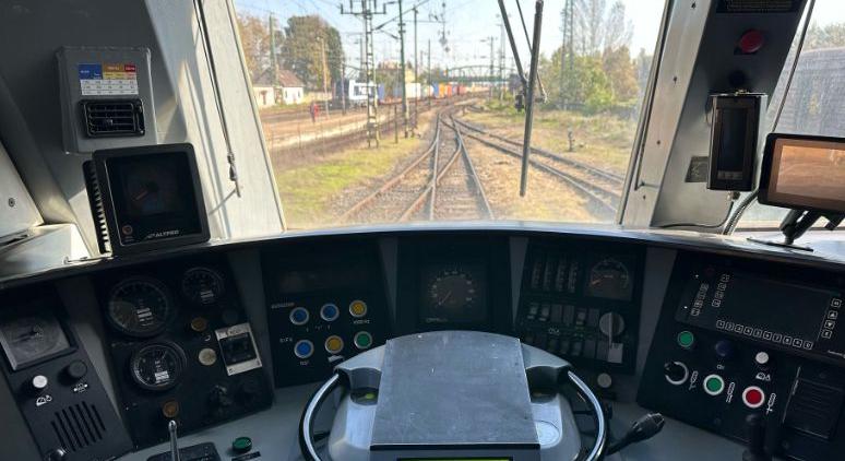 Vádemelés: mozdonnyal ütközött Debrecenben