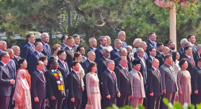 Megvolt a nagy parádé Pekingben – Szijjártó Péter együtt ünnepelt Putyinnal és Kim Dzsongunnal