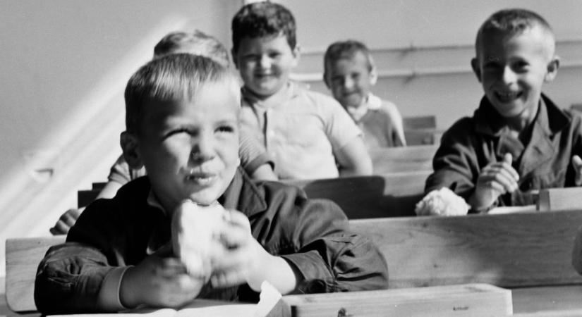 13 bámulatos és tündéri fotó az iskolapadból: így néztek ki a diákok 1900 és 1980 között
