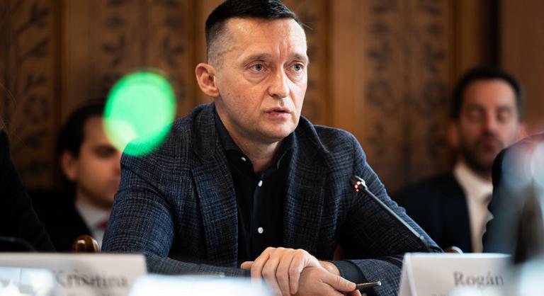 Rogán Antal módosítaná a nemzetbiztonsági szolgálatokról szóló törvényt