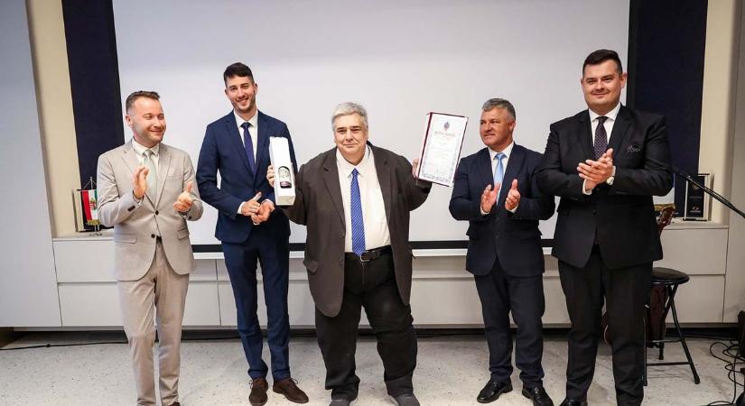 Kiemelkedő személyiségeket ismertek el a Vármegyenapon (videó)