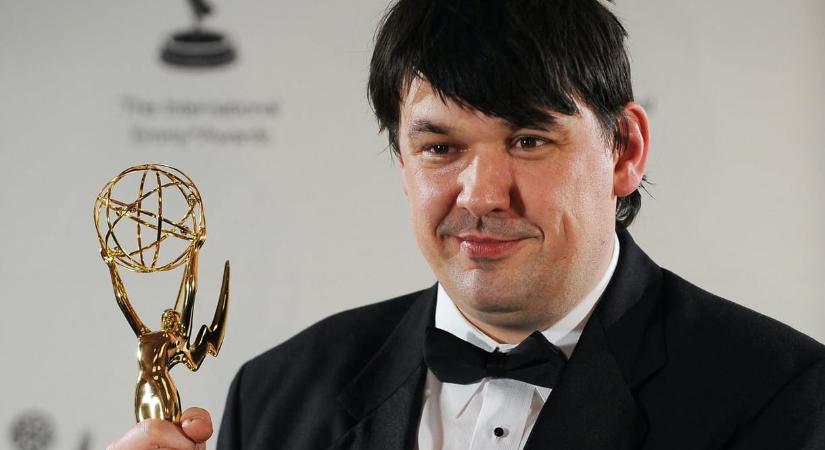 A transzneműekről írt posztjai miatt tartóztattak le egy brit írót