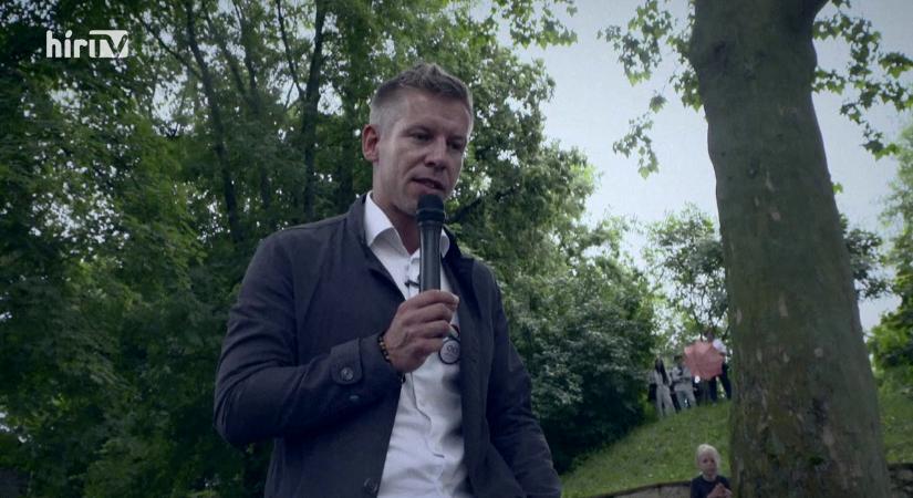 20 százalékos előnyről szóló kamukutatással kábítja a híveit Magyar Péter