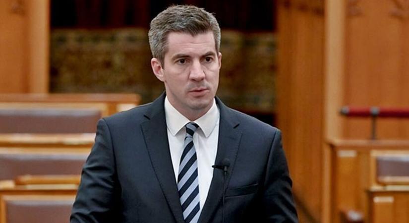 Kocsis Máté: szándékosan sumákol a Tisza nevű lufipárt az emberek számára fontos kérdésekben