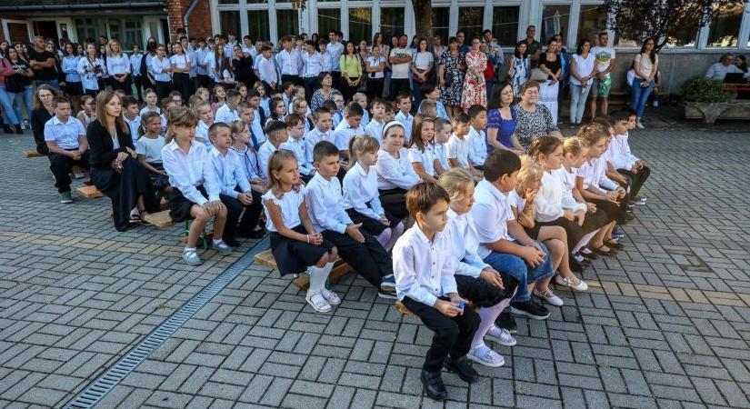 Az idei már a hatvanadik évnyitó volt ebben az iskolában (videó)