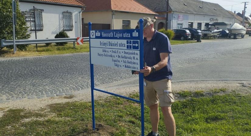 Új utcanévtáblák és intelligens gyalogátkelőhely készül Gönyűn