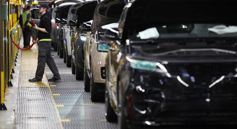 Egy brit luxusautó-gyártó kénytelen volt leállítani rendszereit egy kibertámadás miatt