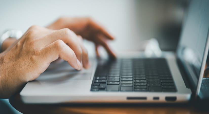 Az elektronikus tb-kiskönyv 2026 januárjától felváltja a papíralapú tb-kiskönyvet