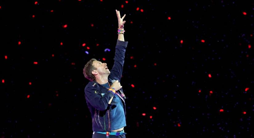 Chris Martin egyenrangú embernek nevezett két izraelit a koncertjén, máris antiszemitizmussal vádolják