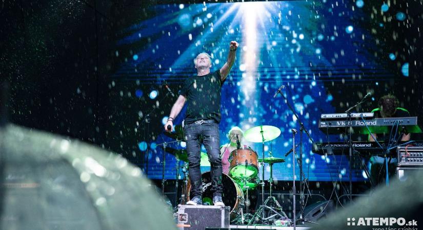 OTT JÁRTUNK: Rocklegendákkal énekeltünk a szakadó esőben – Ilyen volt a nyárzáró FortFeszt (KÉPRIPORTVIDEÓ)