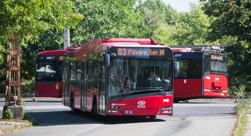 Újra lezárhatják a belváros nagy szeletét — megújul a 83-as troli áramellátása